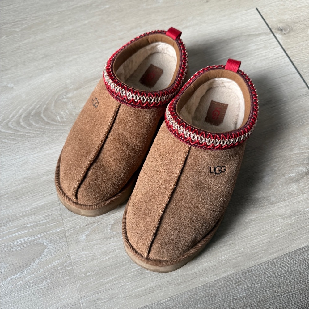 UGG tazz platform girls sz 4 women’s sz 6 chestnut